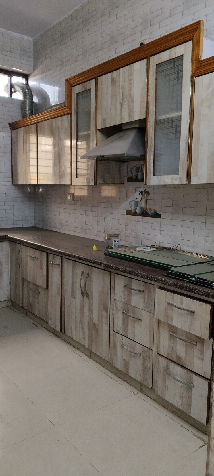 Kitchen, a block shastri nagar 3.5 Bedroom 3000 Sq.Ft. Builder Floor In A Block Shastri Nagar Ghaziabad 9082125
