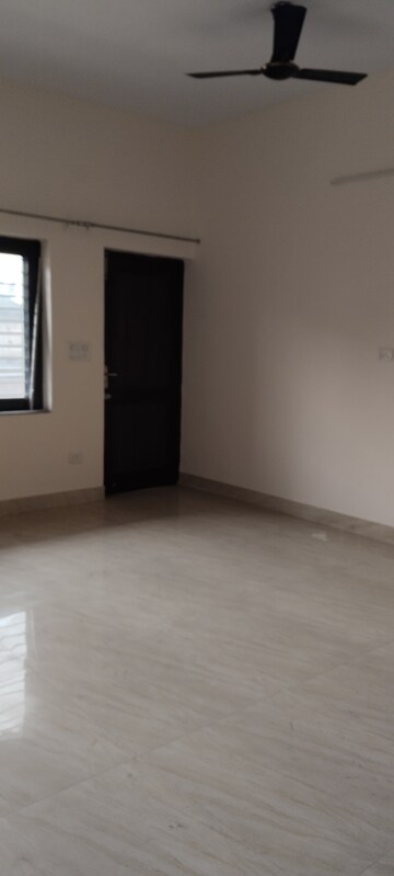 Room in 3.5 BHK Builder Floor at A Block Shastri Nagar – for Rent
