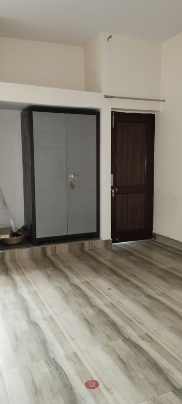 Room in 3.5 BHK Builder Floor at A Block Shastri Nagar – for Rent