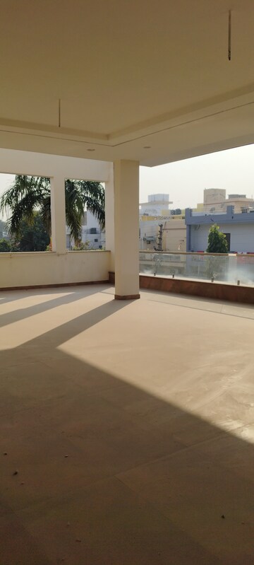 Swimming Pool in 2.5 BHK Builder Floor at A Block Shastri Nagar – for Rent