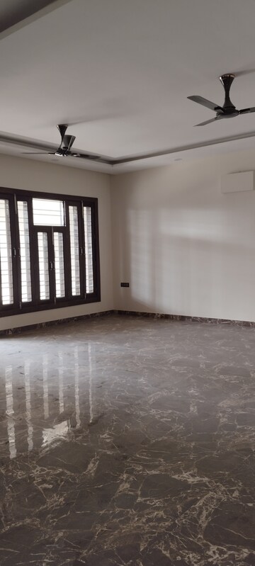 Room in 2.5 BHK Builder Floor at A Block Shastri Nagar – for Rent