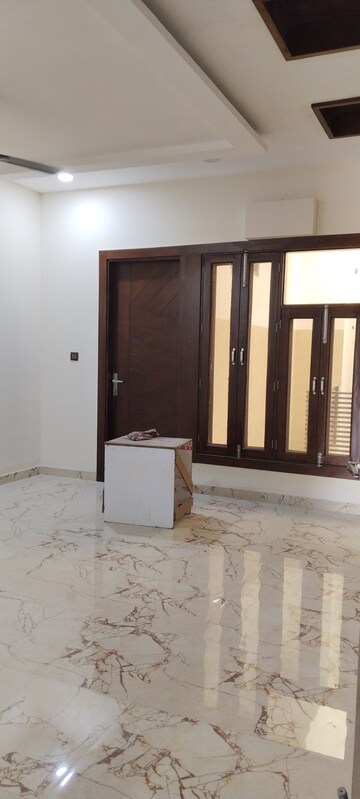 Room in 2.5 BHK Builder Floor at A Block Shastri Nagar – for Rent