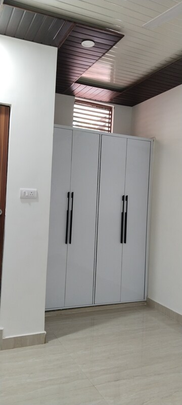 Furnished Amenities in 2.5 BHK Builder Floor at G Block Shastri Nagar – for Rent