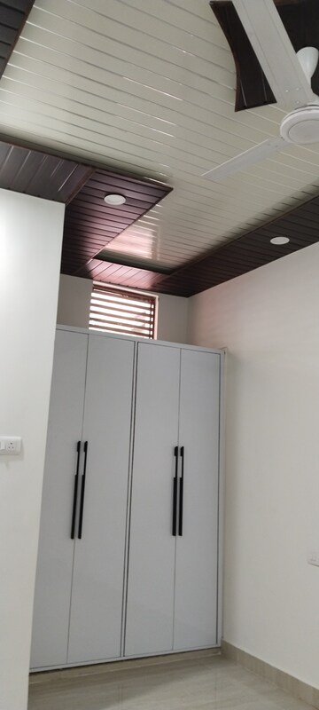 Furnished Amenities in 2.5 BHK Builder Floor at G Block Shastri Nagar – for Rent