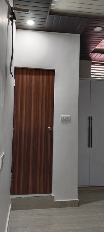 Furnished Amenities in 2.5 BHK Builder Floor at G Block Shastri Nagar – for Rent