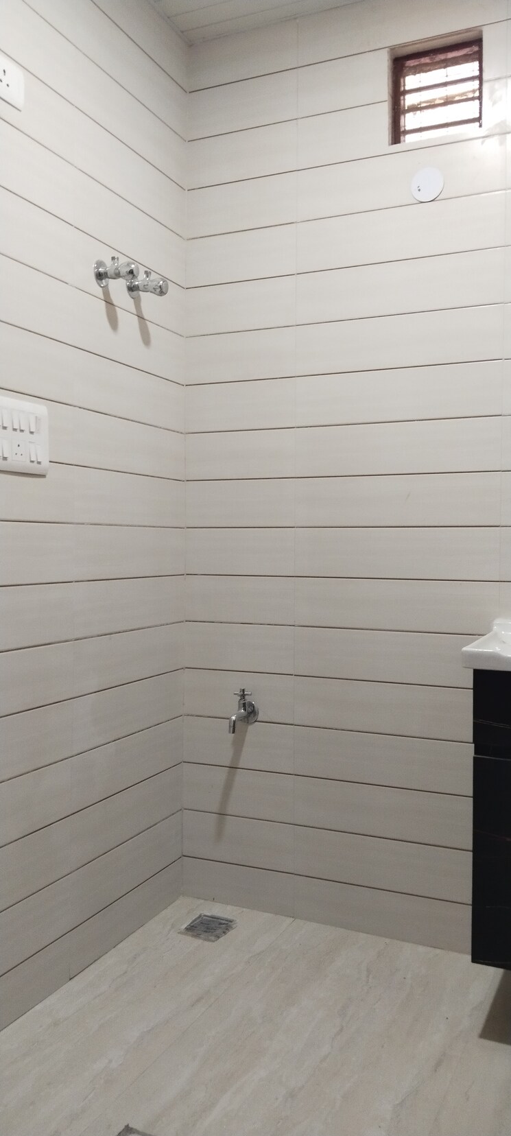 Bathroom, g block shastri nagar 2.5 Bedroom 1200 Sq.Ft. Builder Floor In G Block Shastri Nagar Ghaziabad 9082133