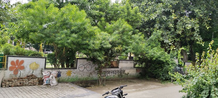 Garden, g block shastri nagar 2.5 Bedroom 1200 Sq.Ft. Builder Floor In G Block Shastri Nagar Ghaziabad 9082133