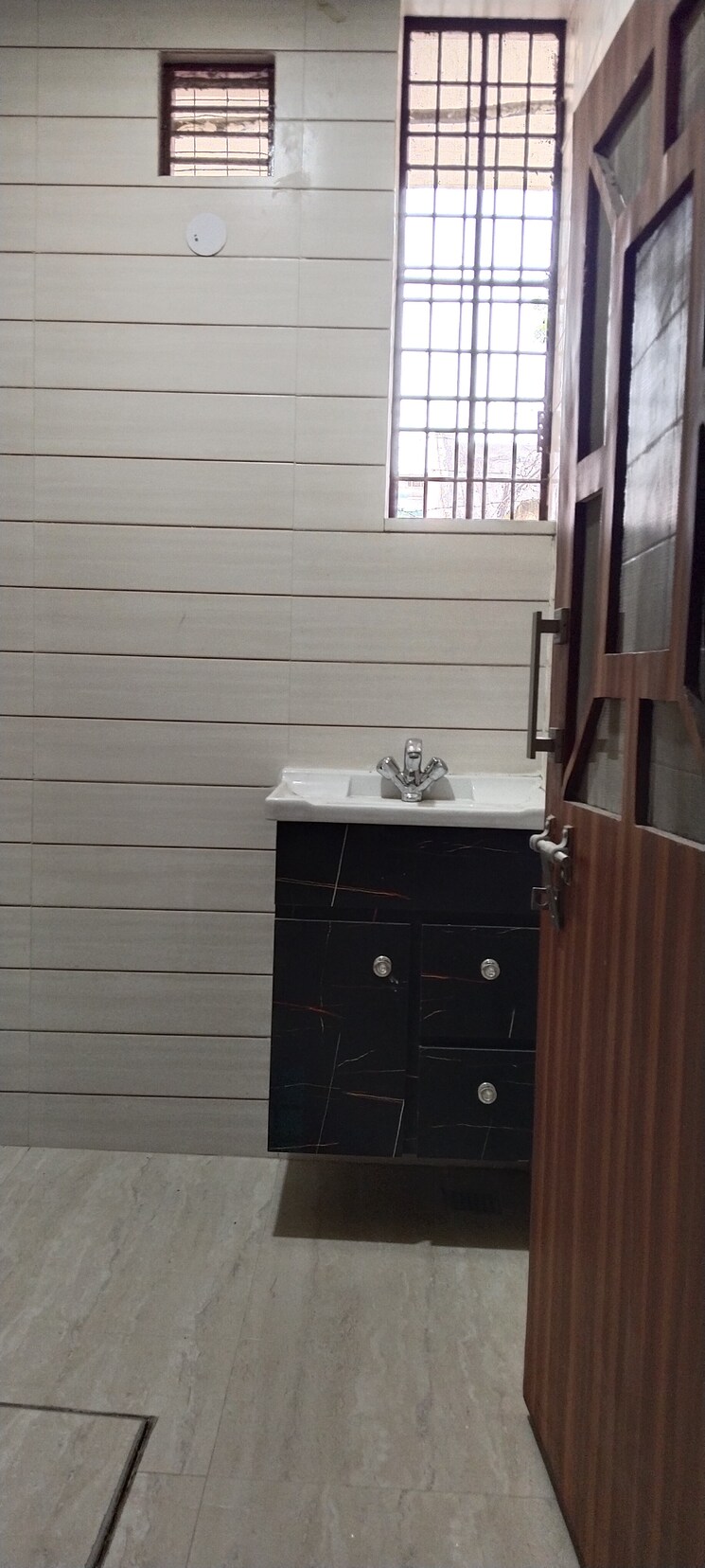 Kitchen, g block shastri nagar 2.5 Bedroom 1200 Sq.Ft. Builder Floor In G Block Shastri Nagar Ghaziabad 9082133