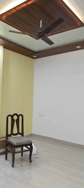 Room in 2.5 BHK Builder Floor at G Block Shastri Nagar – for Rent