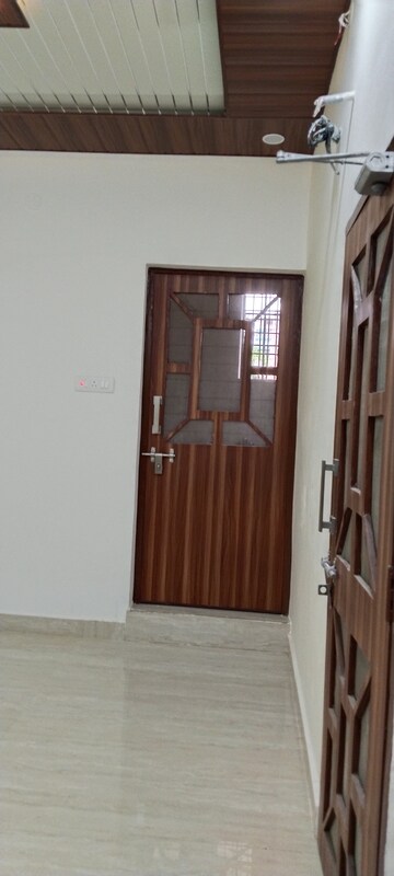 Room in 2.5 BHK Builder Floor at G Block Shastri Nagar – for Rent