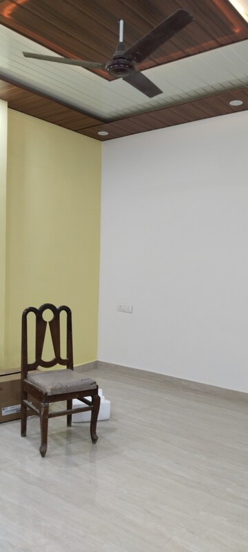 Furnished Amenities in 2.5 BHK Builder Floor at G Block Shastri Nagar – for Rent