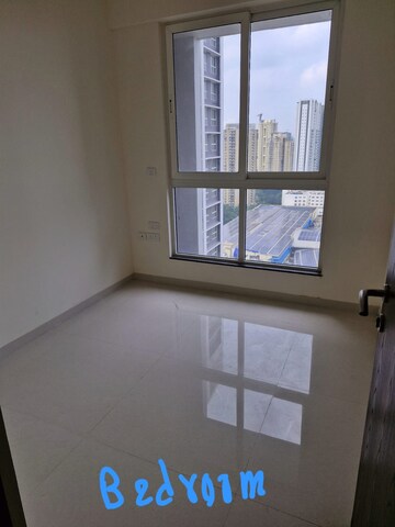 Room in 2 BHK Apartment at Sheth Zuri, Laxmi Nagar – for Rent