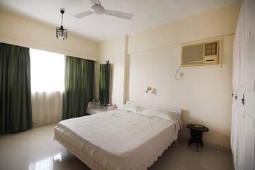 Bedroom in 3 BHK Apartment at Arihant CHS Khar West, Khar West – for Rent