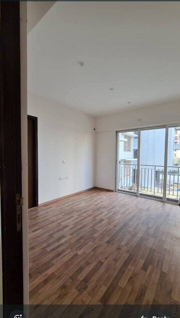 Bedroom in 2.5 BHK Apartment at The Wadhwa Platina, Kolshet Road – for Rent