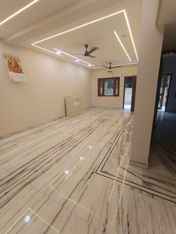 2.5 BHK Apartment For Rent in Navbharat Apartments, Paschim Vihar