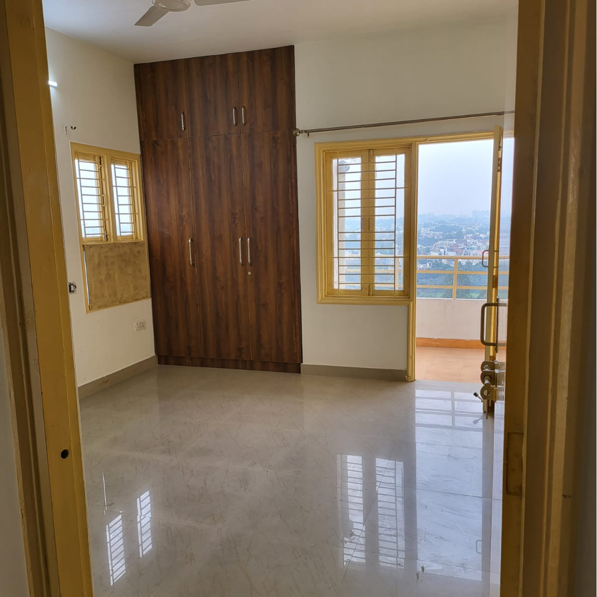 3.5 BHK + Servant Room Apartment For Rent in Greenwood Apartment