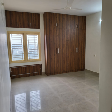 Room in 3.5 BHK Apartment at Greenwood Apartment, Viram Khand – for Rent