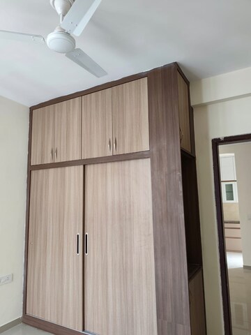 Room in 3 BHK Apartment at Omaxe The Palace, Gomti Nagar – for Rent