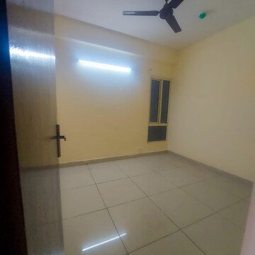 Room in 2 BHK Apartment at Panchsheel Greens II, Sector 16 Greater Noida – for Sale