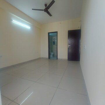 Room in 2 BHK Apartment at Panchsheel Greens II, Sector 16 Greater Noida – for Sale