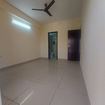 Room in 2 BHK Apartment at Panchsheel Greens II, Sector 16 Greater Noida – for Sale