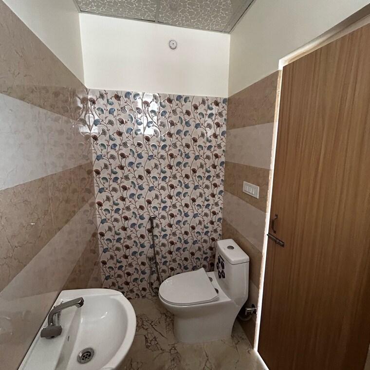 Bathroom, sunderpur 2 Bedroom 1000 Sq.Ft. Apartment In Sunderpur Varanasi 9082263