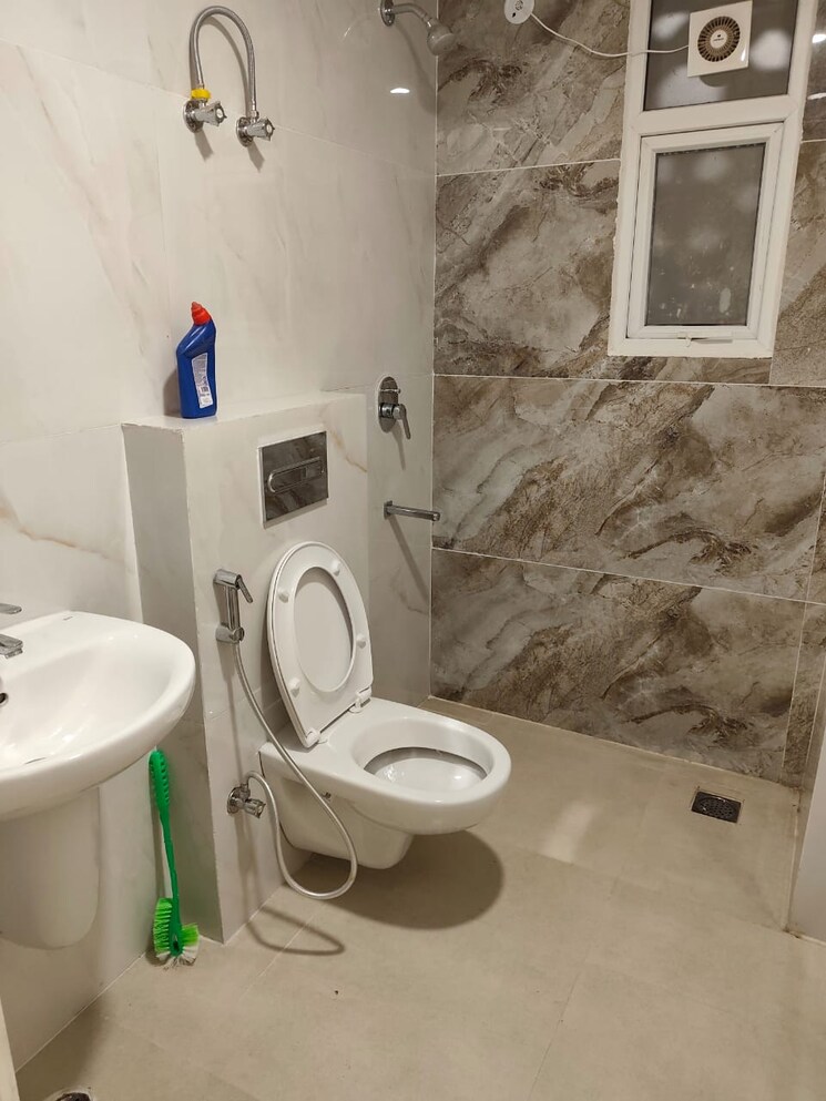 Bathroom, omaxe-the-palace 3 Bedroom 1550 Sq.Ft. Apartment In Gomti Nagar Lucknow 9082262