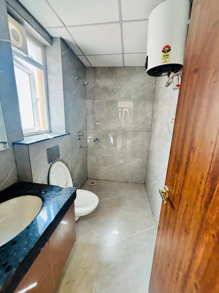 Bathroom, rishita-manhattan 4 Bedroom 2506 Sq.Ft. Apartment In Gomti Nagar Lucknow 9082267