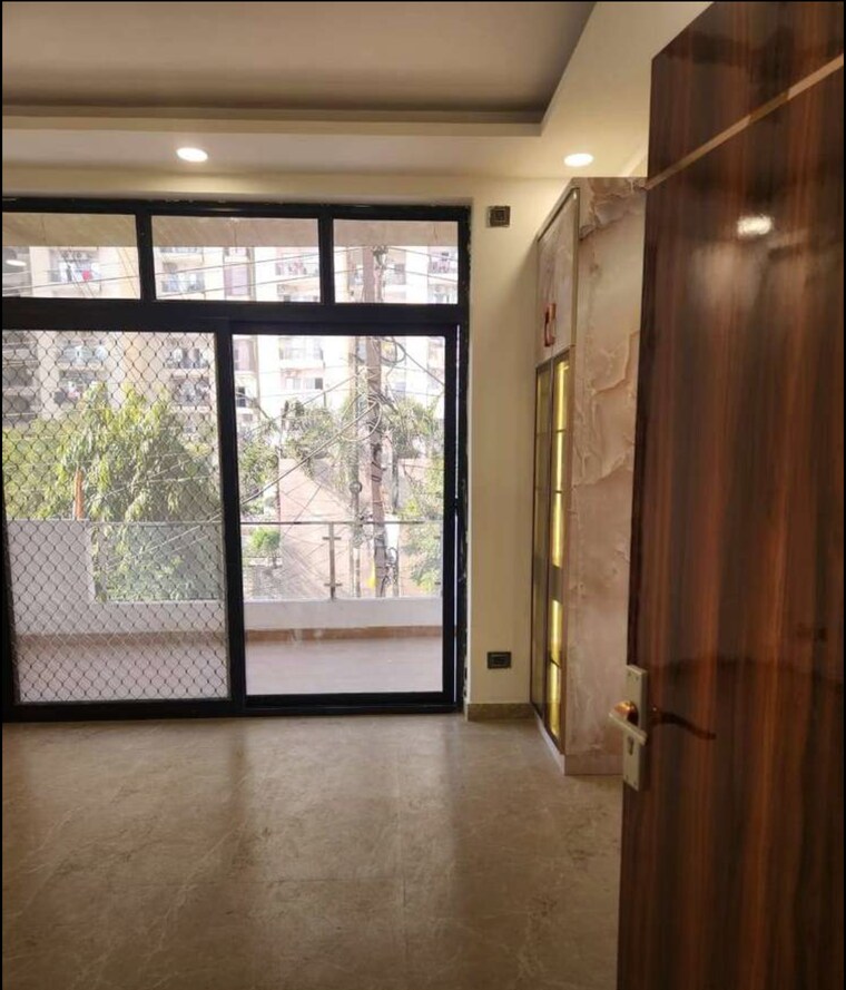 Room, sector 16b 3 Bedroom 1700 Sq.Ft. Builder Floor In Sector 16b Noida 9082361