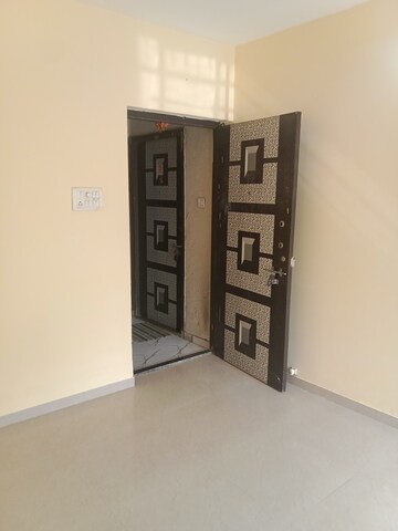 Room in 2 BHK Apartment at Ritu Gardenia, Naigaon East – for Rent