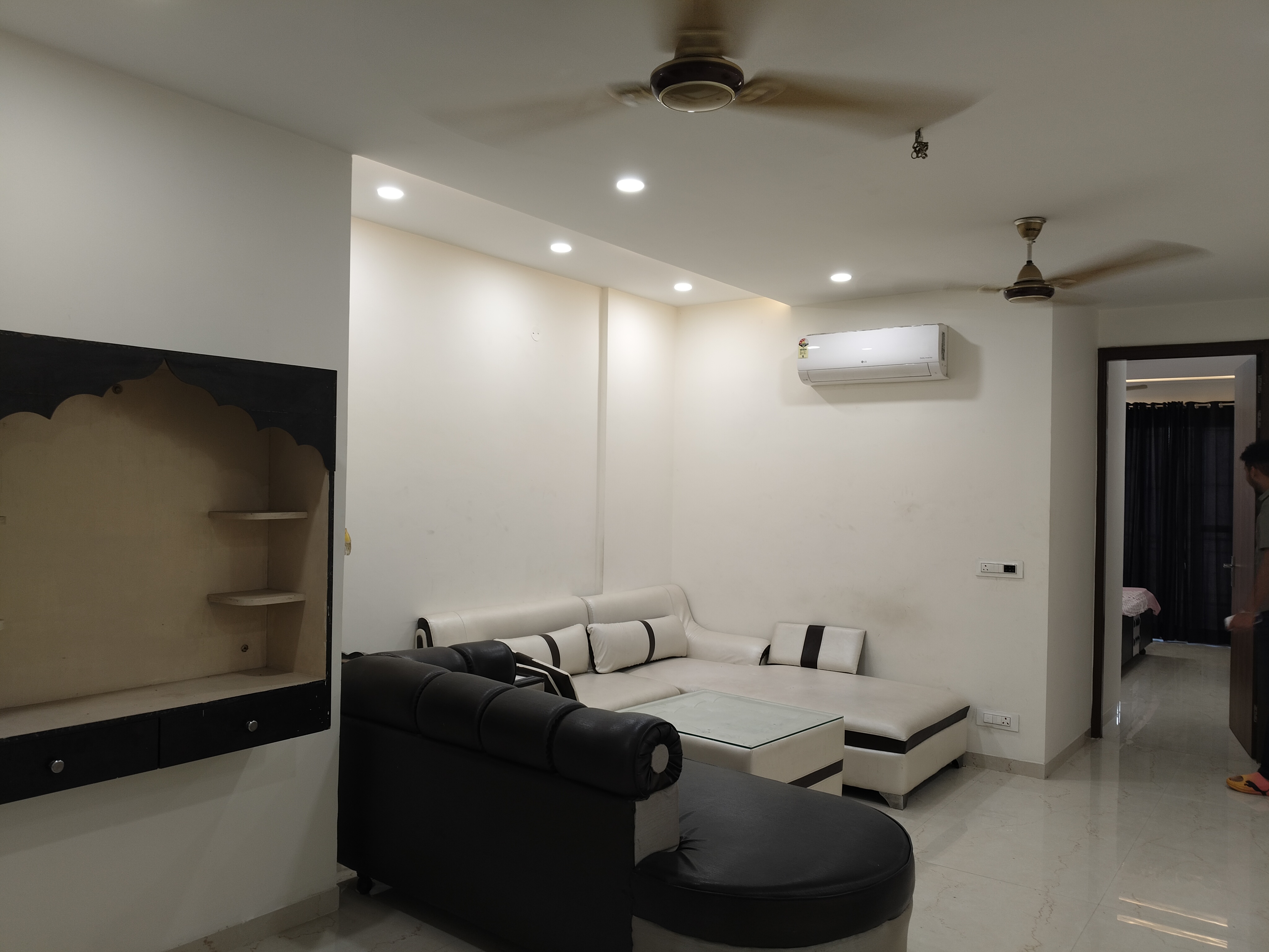 3 BHK + Pooja Room Apartment For Rent in GHB Splande