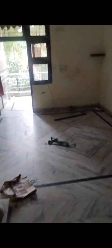 Room in 2 BHK Builder Floor at Maan Sona Apartments, Shahberi – for Rent