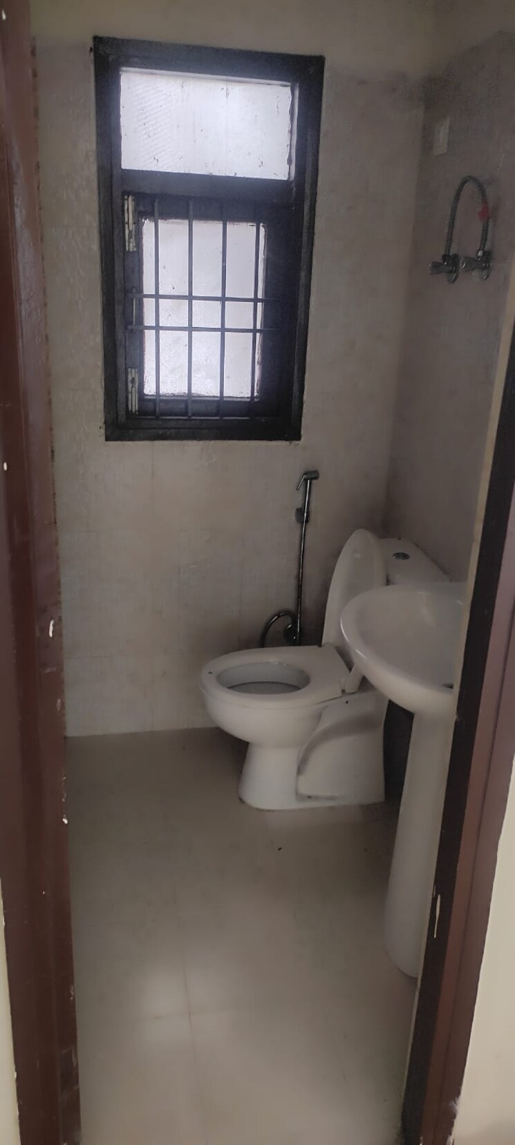 Bathroom, wave-dream-homes 1 Bedroom 578 Sq.Ft. Apartment In Wave City Ghaziabad 9082422