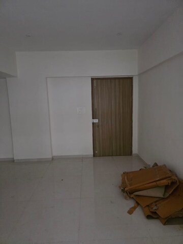 Room in 2 BHK Apartment at Rushi The Kollage, Andheri East – for Sale