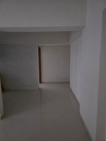 Room in 2 BHK Apartment at Rushi The Kollage, Andheri East – for Sale