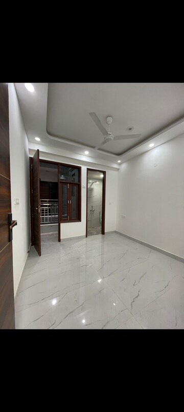 Room in 2 BHK Builder Floor at Saket – for Rent