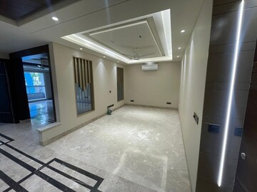 Kitchen in 4 BHK Apartment at DLF The Magnolias, Sector 42 – for Sale