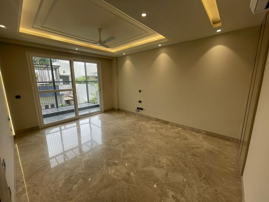 4 BHK + Servant Room Apartment For Sale in DLF The Magnolias