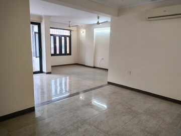 Room in 3 BHK Apartment at Bapu Nagar – for Rent