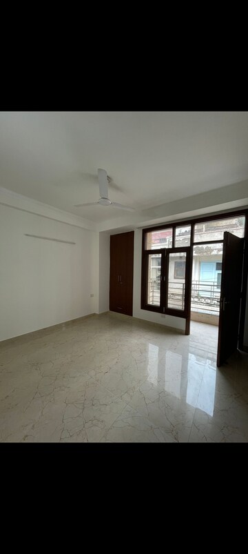 Room in 3 BHK Builder Floor at Saket – for Rent