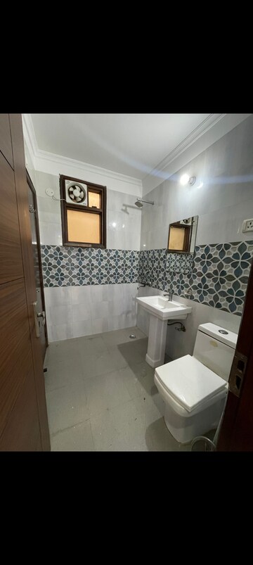 Team Area in 3 BHK Builder Floor at Saket – for Rent