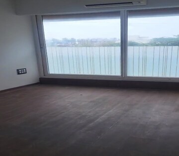 Room in 4 BHK Apartment at Worli – for Sale