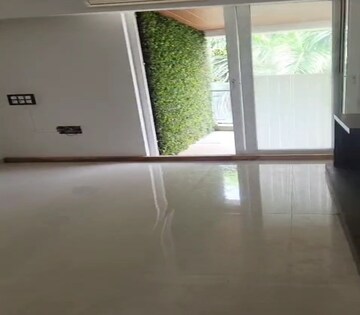 Room in 4 BHK Apartment at Worli – for Sale