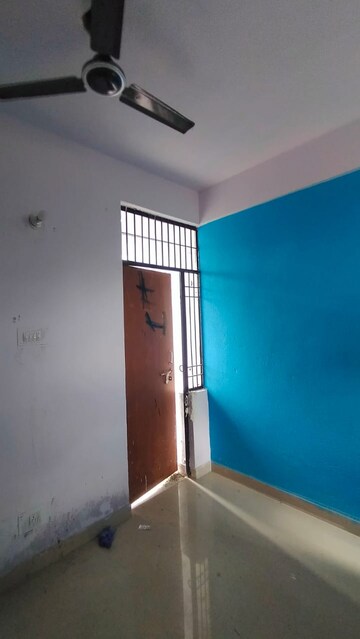 Furnished Amenities in 1.5 BHK Apartment at Sector 10 Greater Noida – for Sale