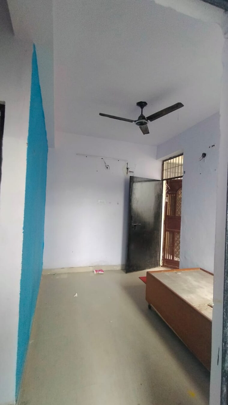Room, sector 10 greater noida 1.5 Bedroom 30 Sq.Mt. Apartment In Sector 10 Greater Noida Greater Noida 9082472