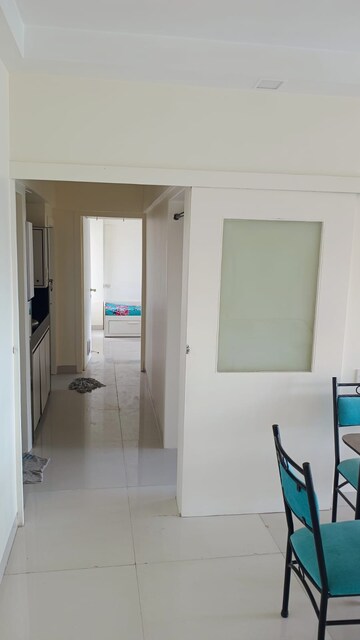 Room in 2 BHK Apartment at Saibaba Tower, Andheri West – for Rent