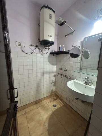 Bathroom in 1 BHK Builder Floor at Veera Safdarjung Enclave, Safdarjung Enclave – for Rent