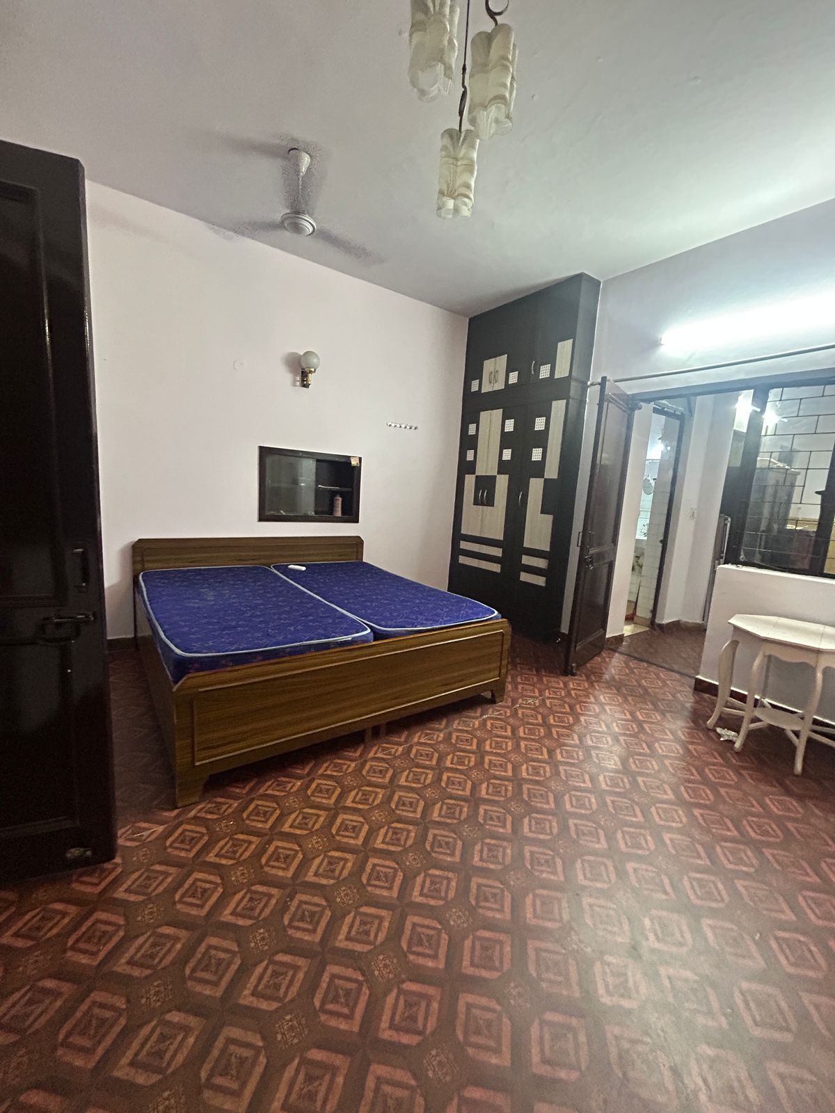 1 BHK + Extra Room Builder Floor For Rent in Veera Safdarjung Enclave