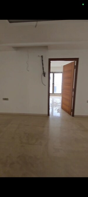 Room in 4 BHK Apartment at Jubilee Hills – for Sale