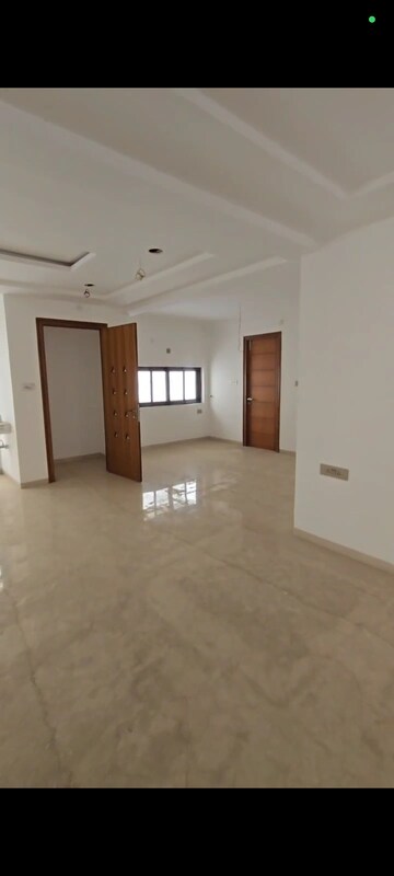 Room in 4 BHK Apartment at Jubilee Hills – for Sale